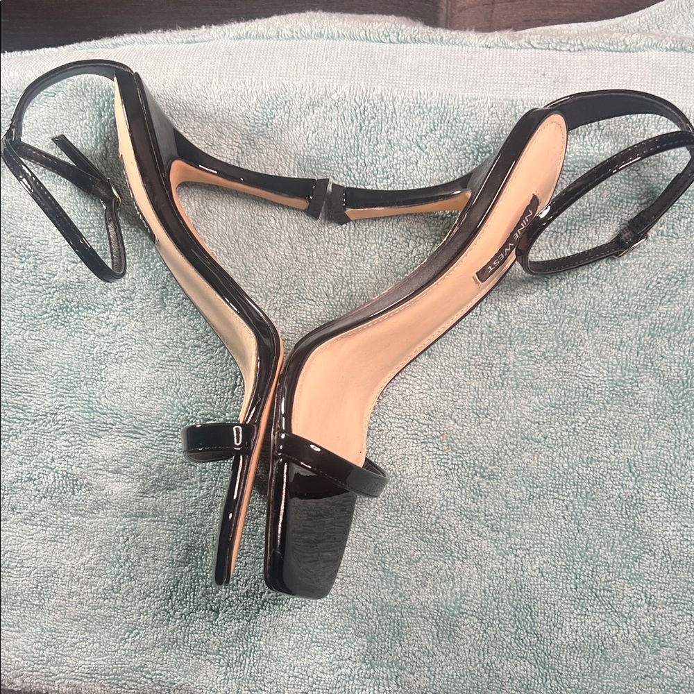 Nine West Yess Glossy Patent Leather Black Heels, with ankle straps size 8 - Picture 2 of 8